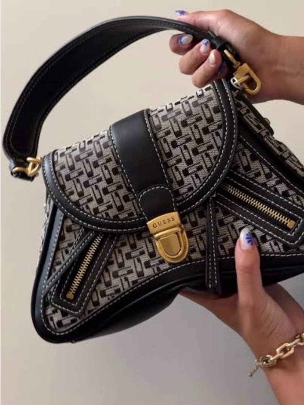 GUESS Navy & Cream Logo-Print Shoulder Bag